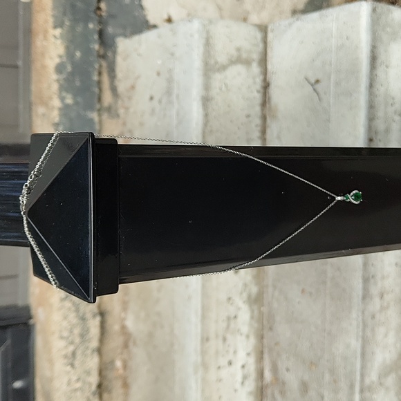 925 stamped synthetic emerald with cubic zirconia necklace - Picture 3 of 4